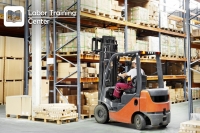 ¿Qué es la formación de carretillas elevadoras?